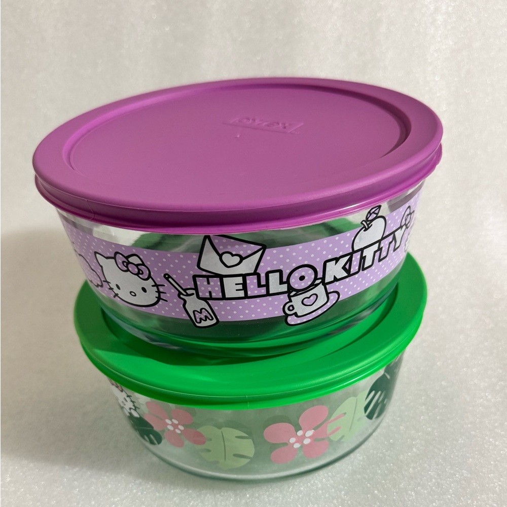(2) Pyrex Sanrio Hello Kitty Glass Storage Containers 6 cup Pink & Green Lids